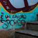 Sotto una di esse leggiamo chiaramente: " un lavoro sporco", forse un commento ironico riferito alla decadente area colorata da sporchi murales